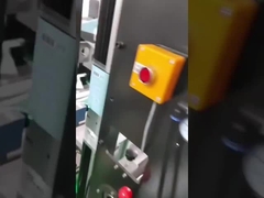 De encargo impresa se colocan encima de bolsas con el Ziplock, soporte encima del empaquetado de la bolsa plástica