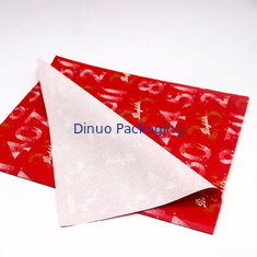 Envoltura de regalo de Navidad que empaqueta el papel de seda rojo con la impresión floral de la hoja de oro