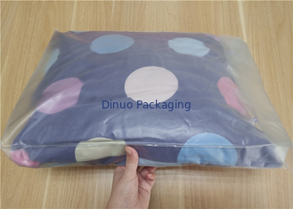 Bolsos de empaquetado claros del PVC con el botón para el paquete de la almohada y del traje de cuatro pedazos