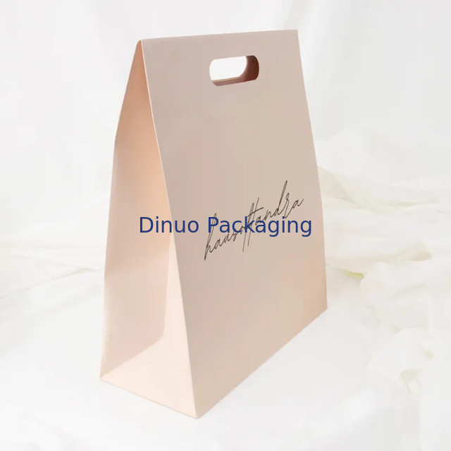 Embalaje de ropa Manija de corte a presión Bolsas de papel Kraft personalizadas Bolsas de regalo amarillas
