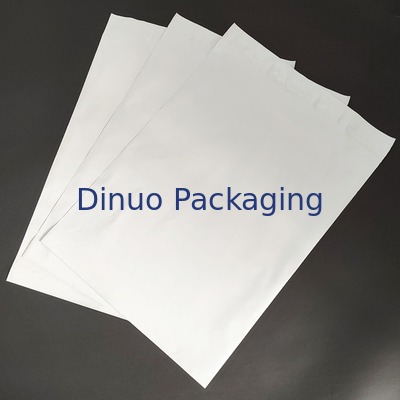 Sobre reciclado impreso personalizado Polymailer Bag Blanco Negro para envío de mensajería urgente