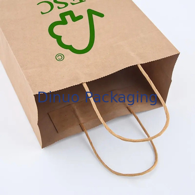 Logotipo impreso a medida Regalo blanco marrón Bolsa de papel Kraft de compras con mango retorcido