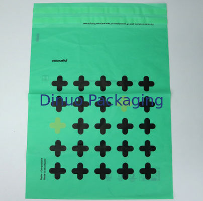 Transportes marítimos seguros y sostenibles con bolsas de correo compostables en verde y oro