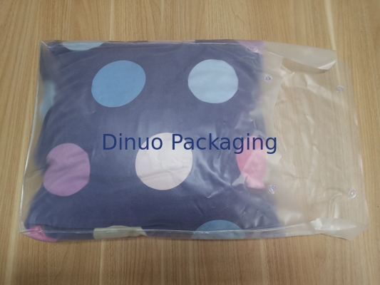 Bolsos de empaquetado claros del PVC con el botón para el paquete de la almohada y del traje de cuatro pedazos