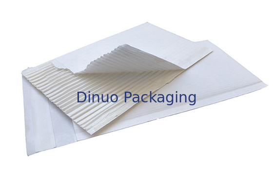 Ningunos sobres acolchados acanalados blancos plásticos Eco del papel de Kraft amistoso